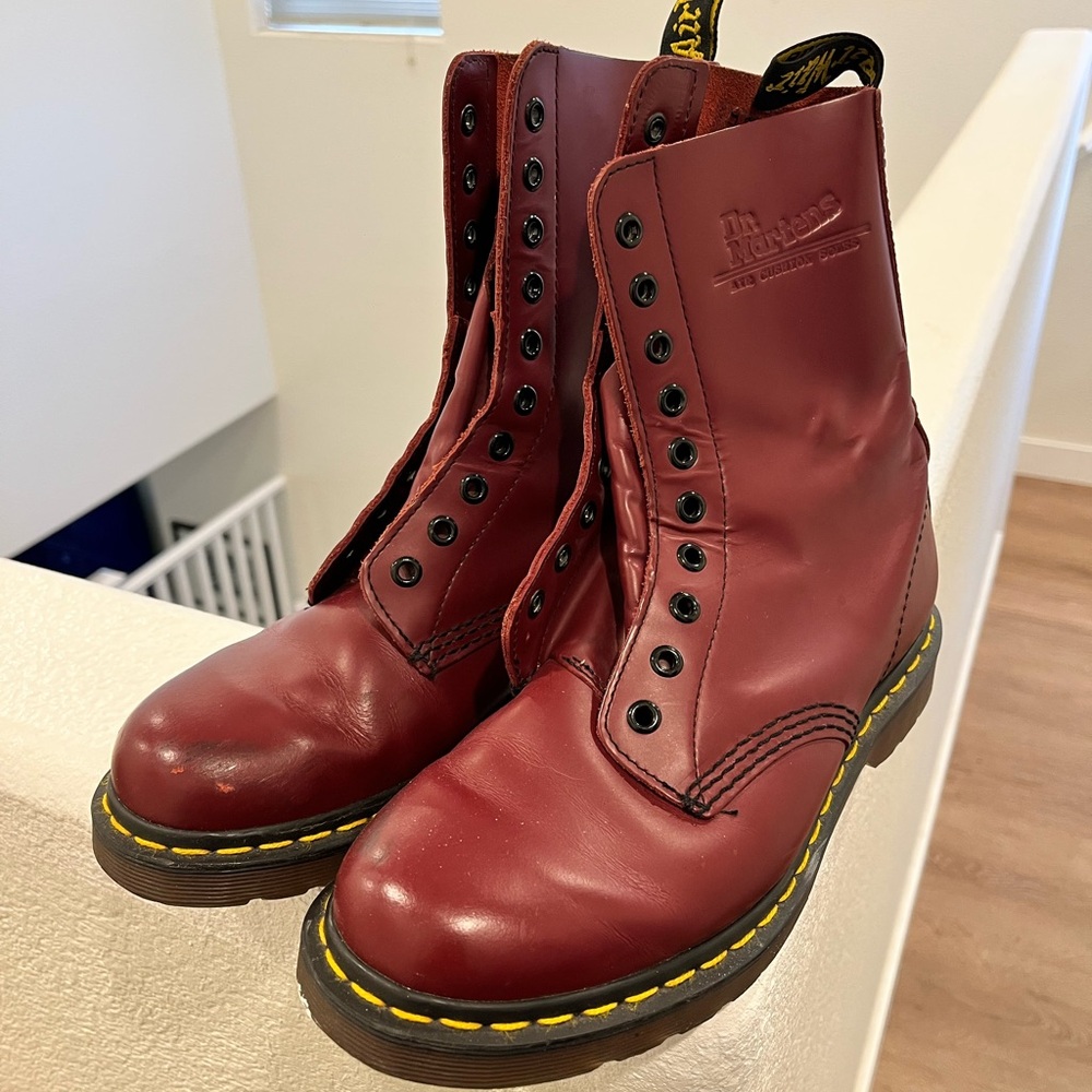 Dr. Martens Men’s Burgundy Leather Lace-Up Boots